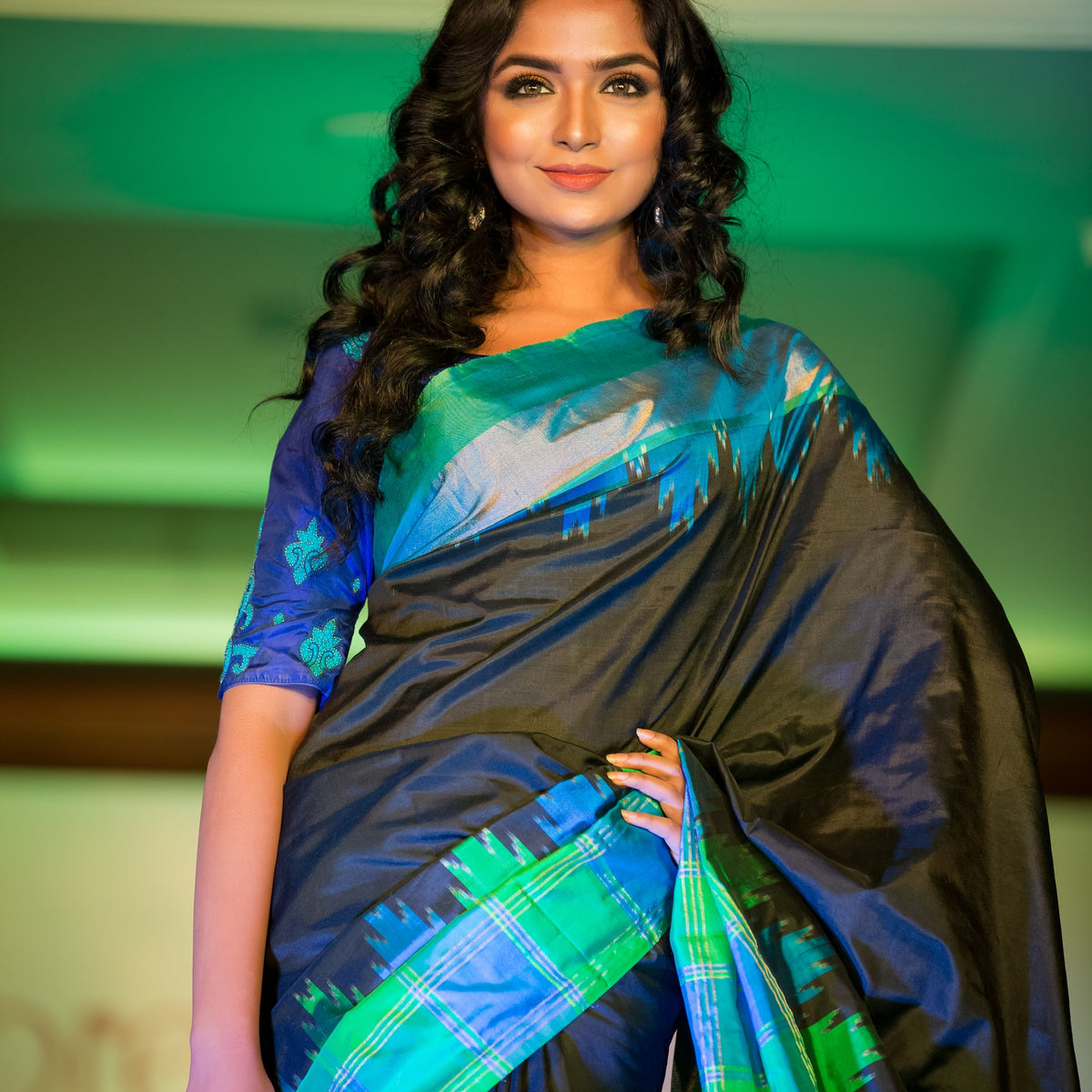There Are Over A Hundred Ways To Drape Saris, But This One Became The Most  Popular