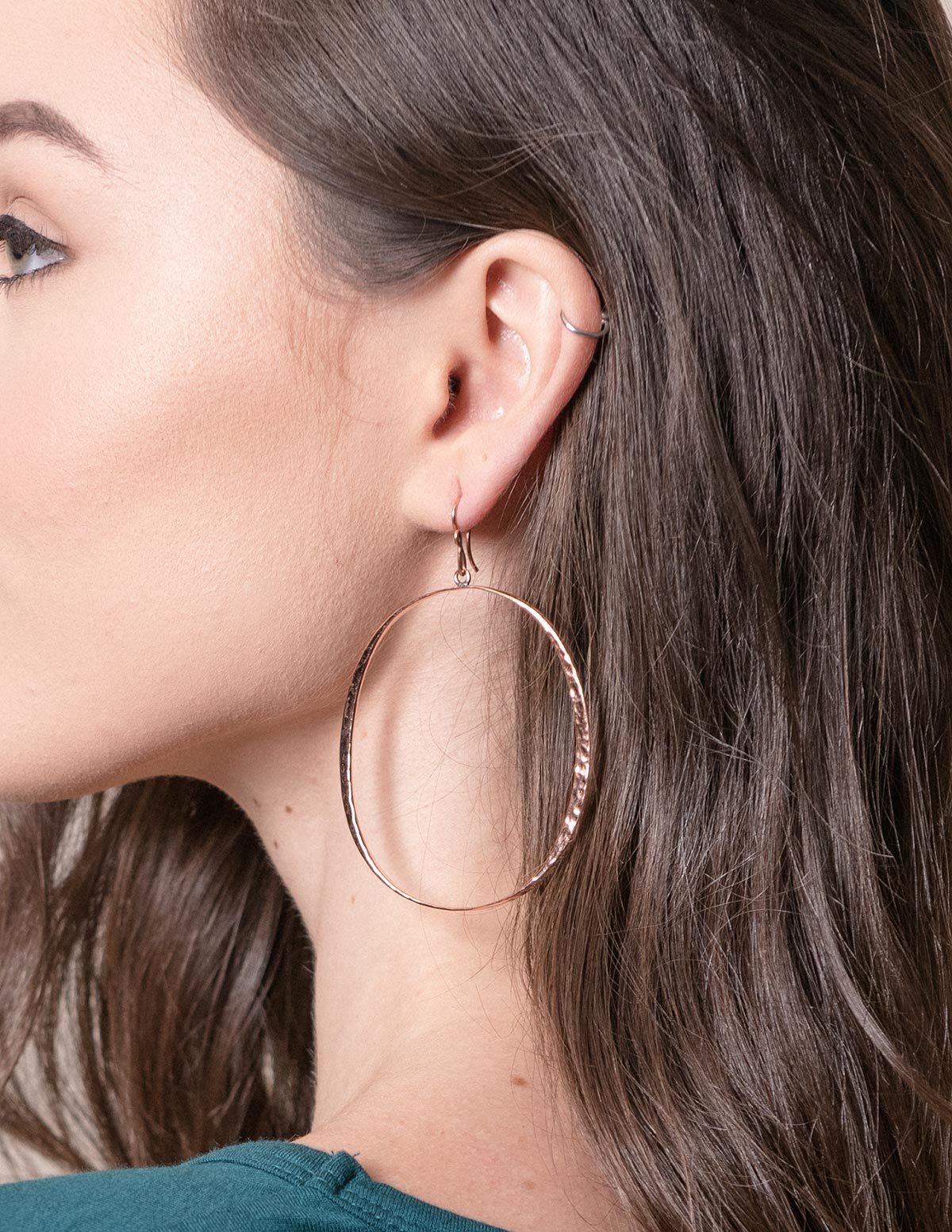 Hammered Gold Hoop Earrings – Tide and Tied